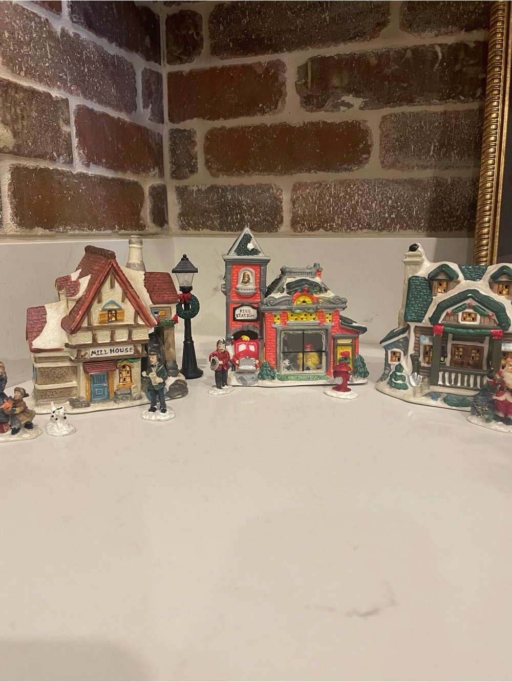 Vintage Cobblestone Corners 2003 Holiday Village Ceramic House Set